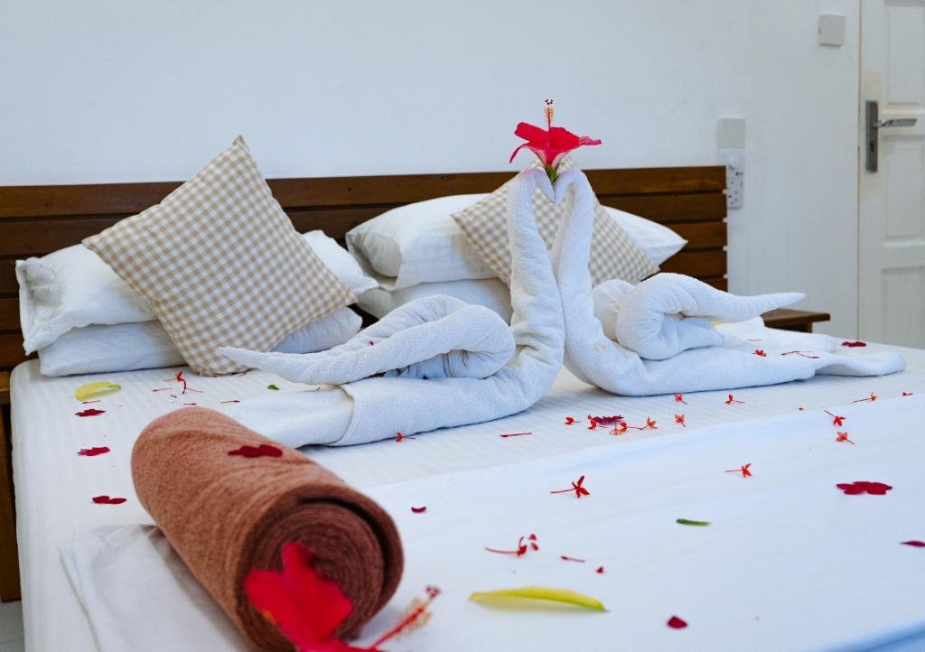 Hikifas Beach Maldives Bed with Decoration